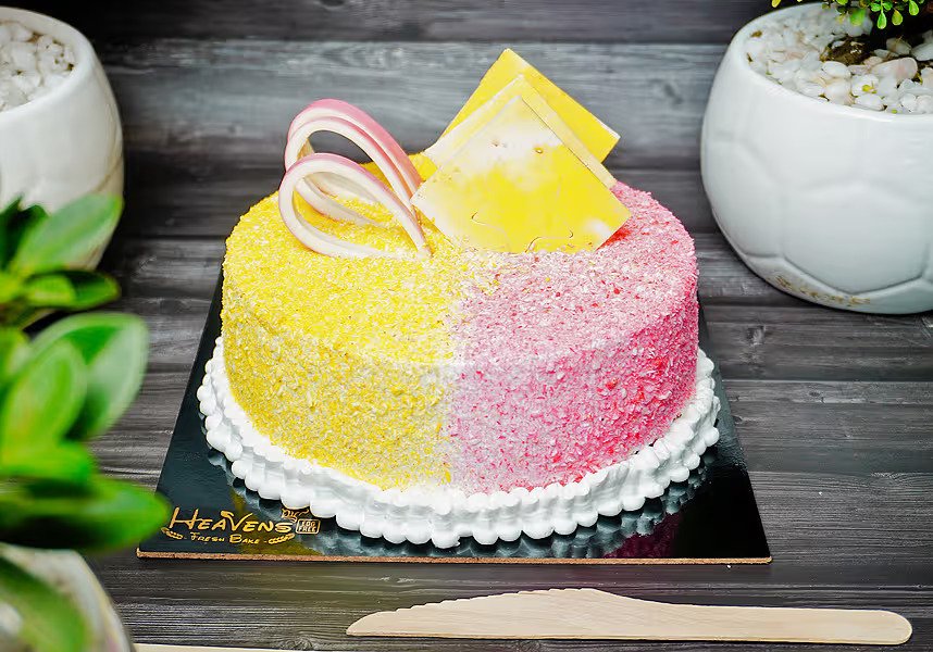 Pineberry Cake